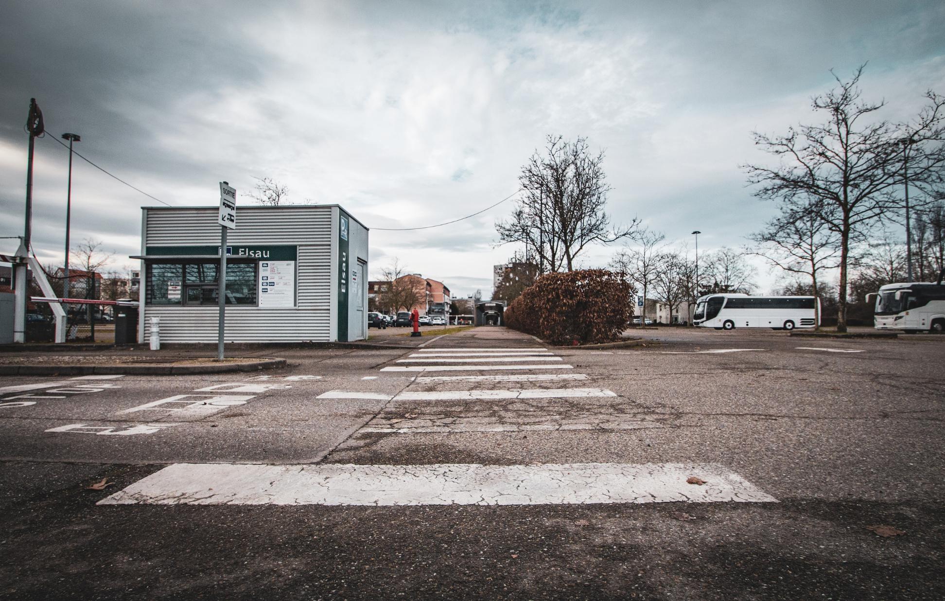 P+R Elsau - entrée du parking avec guérite